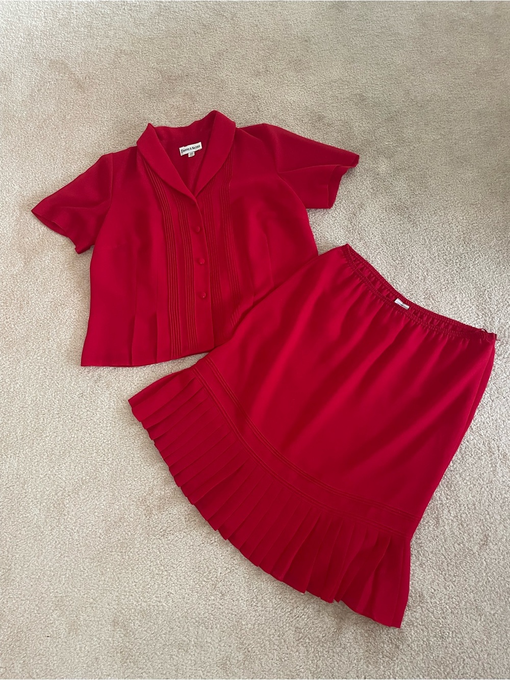 Danny & Nicole Red 2 Piece Skirt Set 14W Pleated Ruffle Hem Lightweight Career